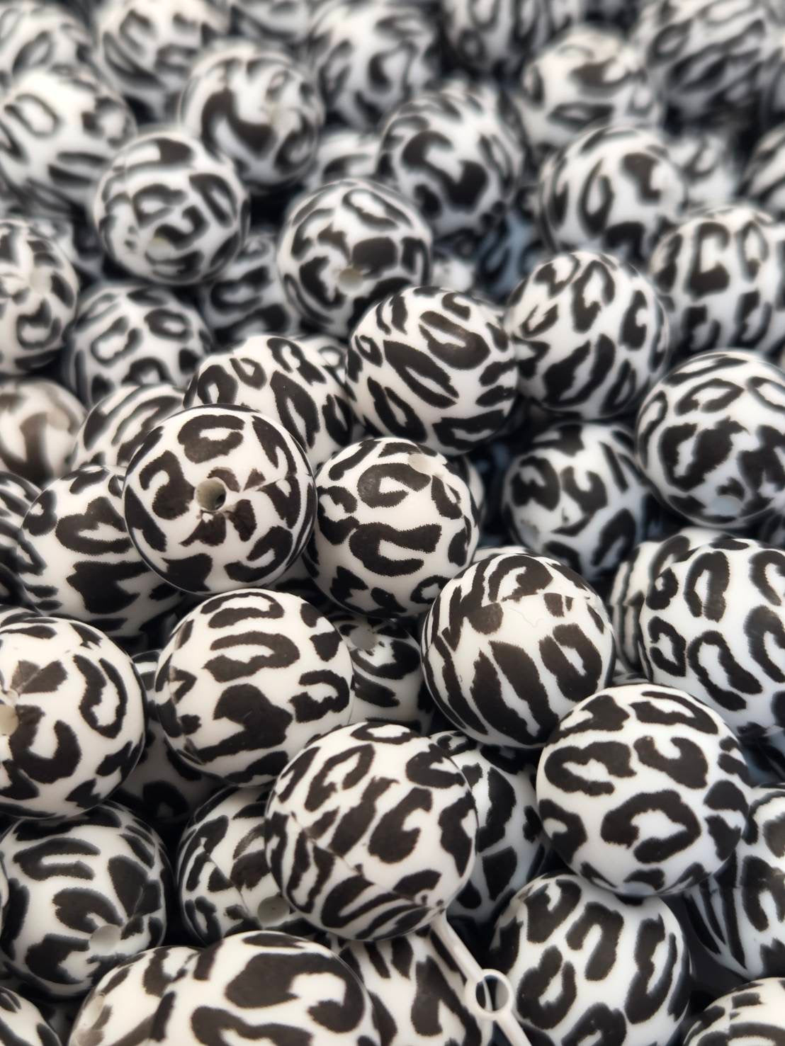 Snow Leopard Luxe 15mm Printed Silicone Beads
