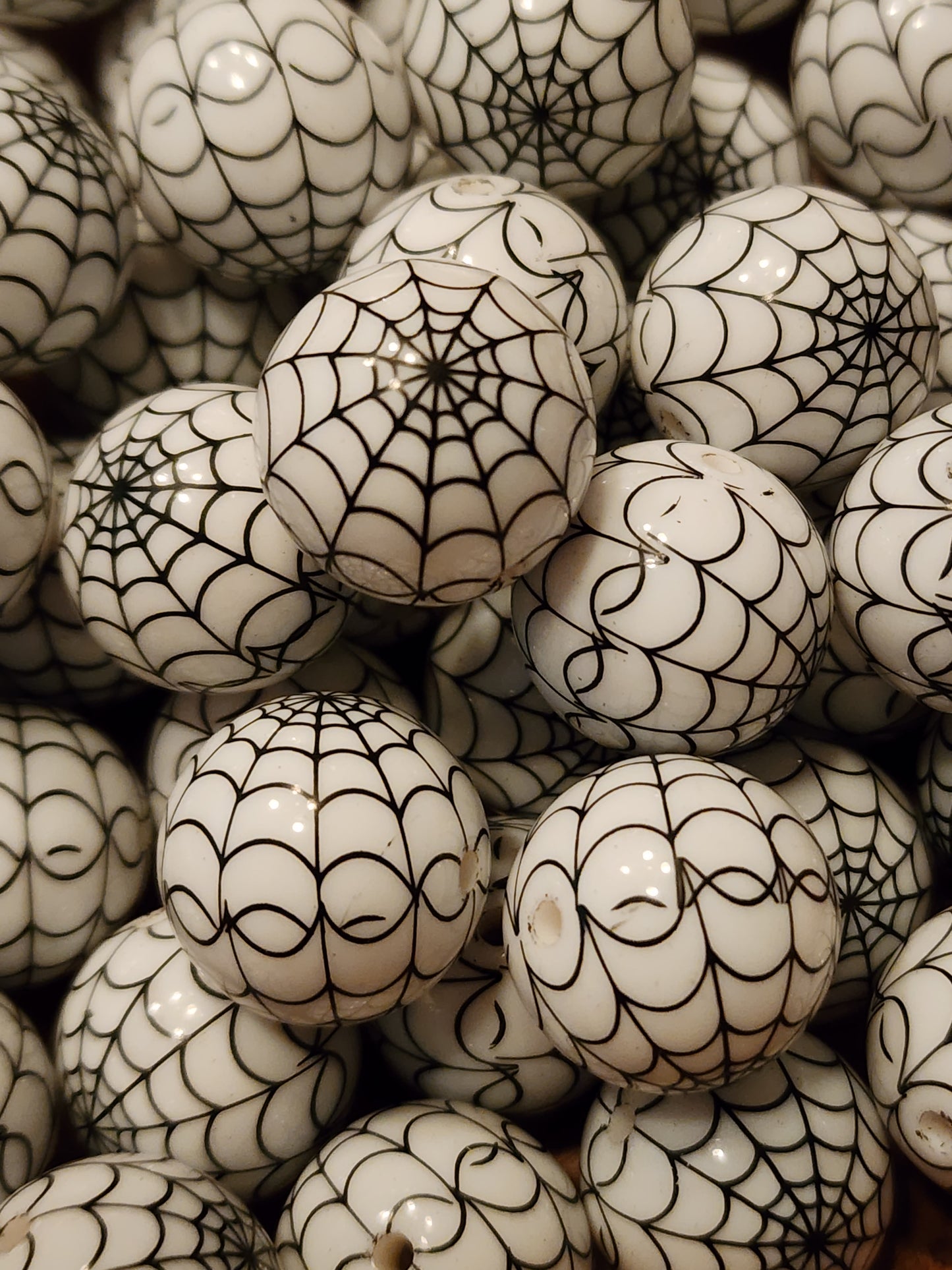 White Spiderweb (Bubblegum Beads)